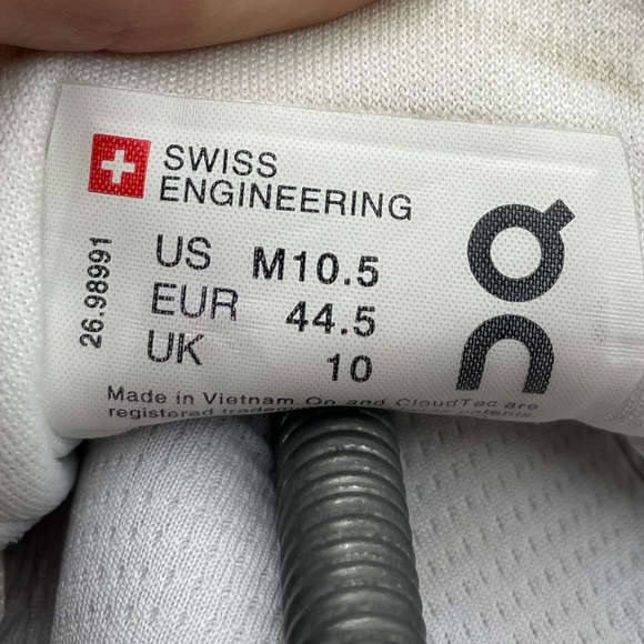 On Cloud Running Cloudflyer mens sneakers size 10.5 - Picture 7 of 9